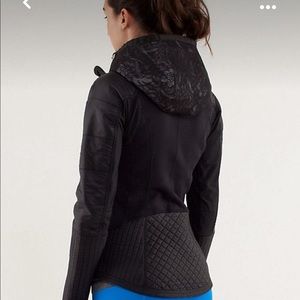 Lululemon run: bundle up jacket reflect this
